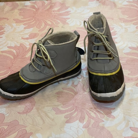 JBU waterproof gray and black chunky boots, size 7. - Picture 5 of 6